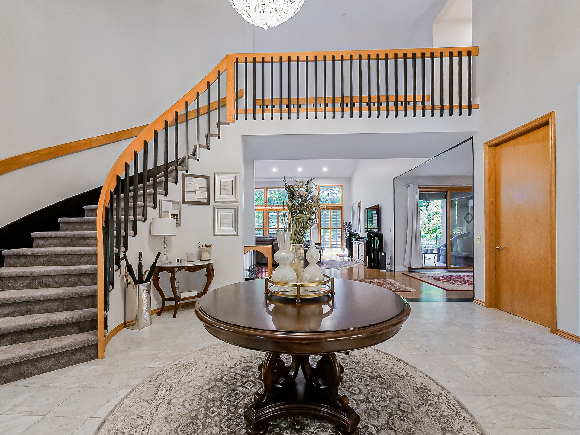 Foyer staircase detail