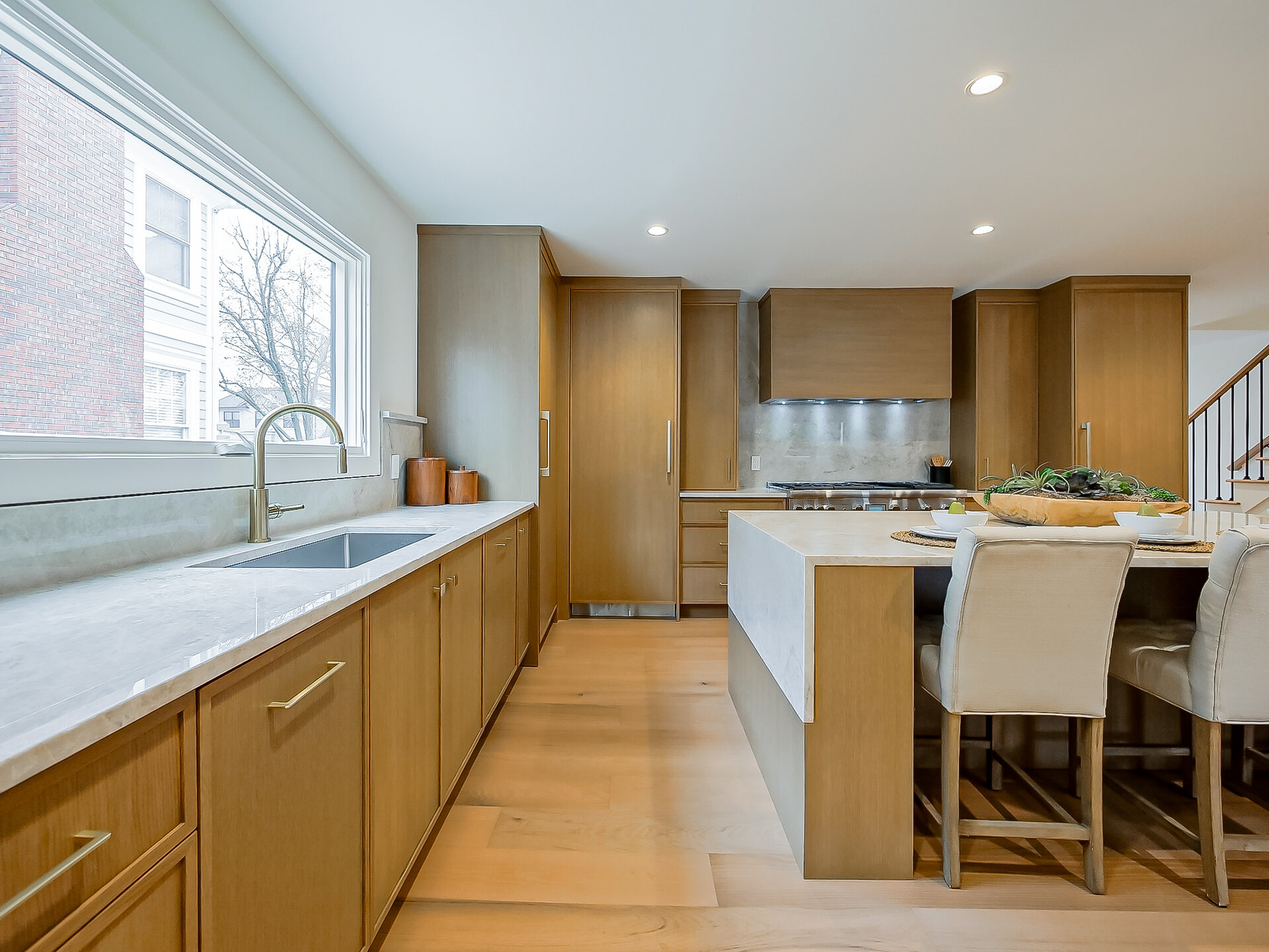 Real estate photography — Modern Estate kitchen