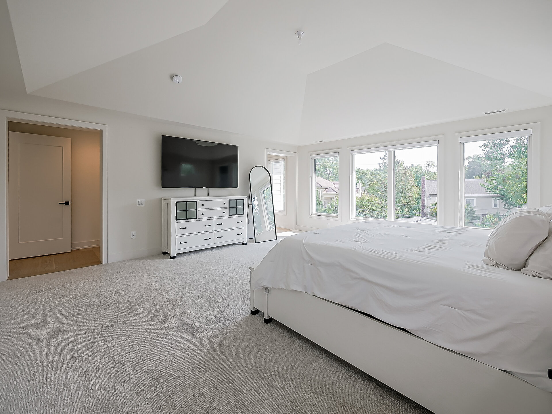 Bedroom with TV and dresser