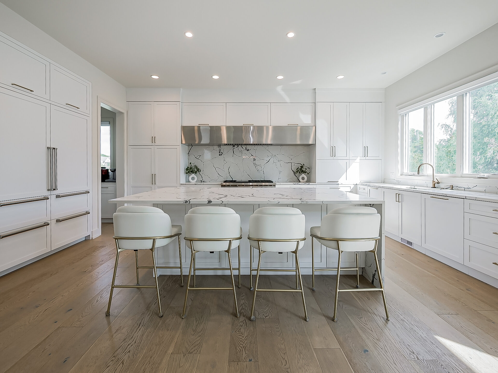 Kitchen straight-on view